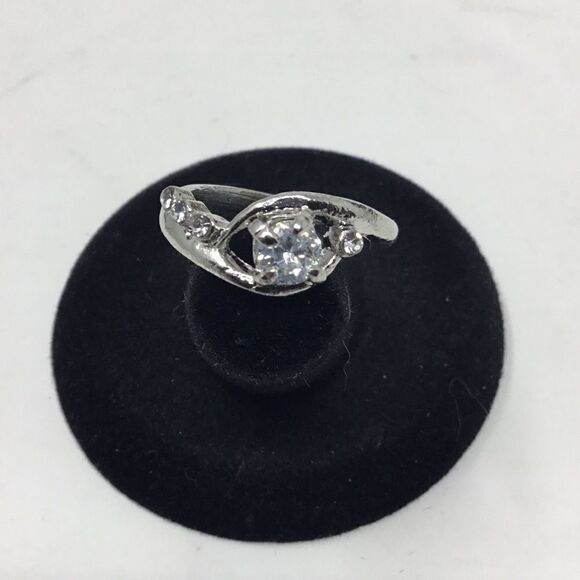 Cubic Zirconia Curved Fashion Ring (H15) - Picture 2 of 6